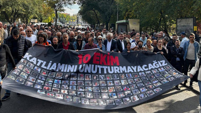 10 Ekim Katliamı'nda yaşamını yitirenler anılıyor: Polis yürüyüş yapmak isteyen kitleye saldırdı