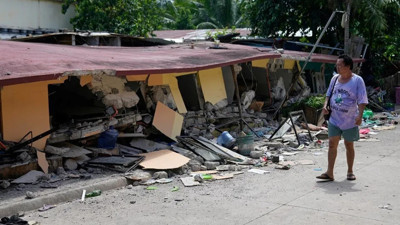 Filipinler'de 7.6 büyüklüğünde deprem: Tsunami uyarısı yapıldı