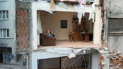 'Kontrollü yıkım' yan binanın duvarını da aldı