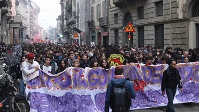İtalya'da öğrenciler Meloni hükümetini protesto etti