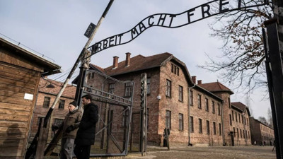 Almanya'da Holokost eserlerinin satışı iptal edildi