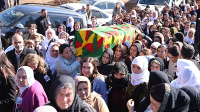 Cizre Belediyesi eski eşbaşkanı Berivan Kutlu, kadınların omuzunda uğurlandı