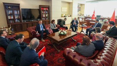 AP Raportörü Amor, Özgür Özel’i ziyaret etti