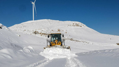 Van ve Kars'ta kar yağışı: Köy yolları kapandı, uçak seferleri iptal edildi