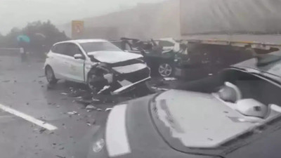 Antep-Urfa yolunda zincirleme kaza: 2 ölü, çok sayıda yaralı