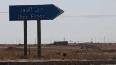 Deyrezor'da Arap aşiretleri petrol kuyularını ateşe verdi