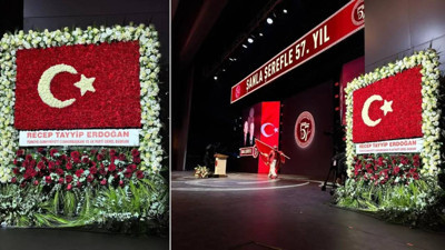 MHP’nin 57’nci yılına Erdoğan’dan Bahçeli'ye özel gül jesti