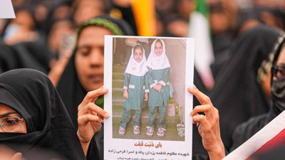 İran'da öldürülen kız çocukları için cenaze töreni: Binler toplandı