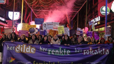 Ankara'da Feminist Gece Yürüyüşü: Barışı ve direnişi haykırmaya geldik