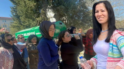 8 Mart'ta katledilen Sermin Bacak'ın tabutunu kadınlar taşıdı