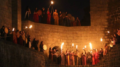 Diyarbakır'da ilk Newroz ateşi yakıldı