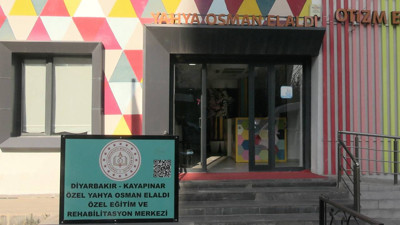 Diyarbakır’da torunu okulda şiddet gören iş insanı, şiddet gören çocuklara ücretsiz destek birimi kurdu