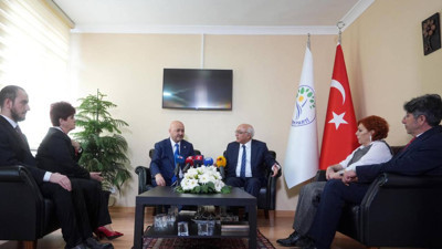 AKP ve DEM Parti bayramlaşmasında 'barış yasası' vurgusu