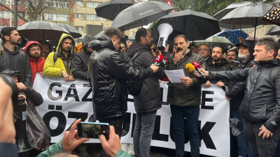 Gazetecilere polis barikatı: 'Basın özgürlüğü hedef alınıyor'