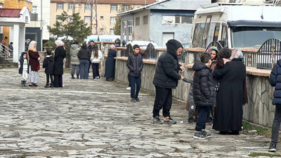 Van'da 5.2 büyüklüğünde deprem: Çevre illerde de hissedildi