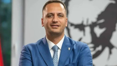 Bornova Belediyesi’ne “bankamatik memuru” operasyonu: Başkan Eşki gözaltında