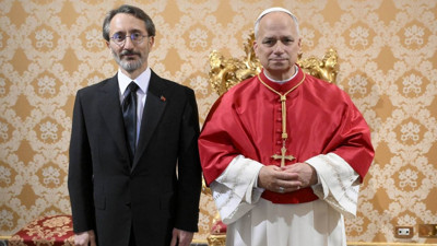 Fahrettin Altun, Papa'ya güven mektubu sundu