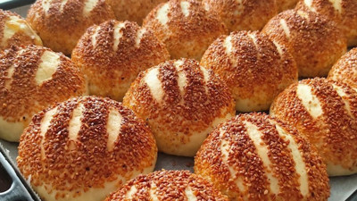 Beğeni üstüne beğeni alan tam ölçülü yumuşak ve en lezzetli simit poğaça tarifi!