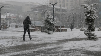 Van’da kar yağışı nedeniyle 93 köy yolu ulaşıma kapandı