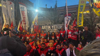 Öğretmenler, Milli Eğitim Bakanlığı önünde 'Yaşam Nöbeti'nde