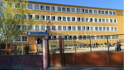 Urfa'da bir okulda öğretmene saldırı girişimi