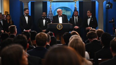 Washington’da silah sesleri: Trump korumalar eşliğinde salondan çıkarıldı