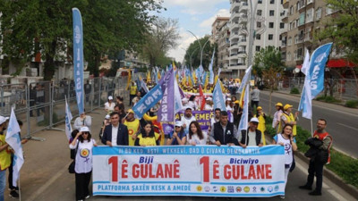 Diyarbakır'da 1 Mayıs mitingi: 'Merminin fiyatına değil, barışın hukukuna kafa yoran politikacılara ihtiyaç var'