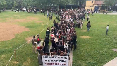 Kapatılan Bilgi Üniversitesi'nde protesto: 'Devlet elini okulumdan çek'