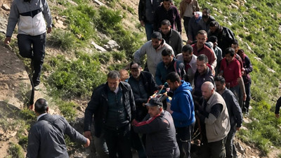 Yüksekova'da pancar toplarken kayalıklardan düşen kadın yaşamını yitirdi