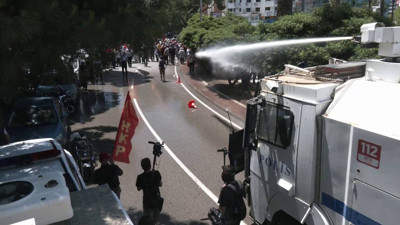 İzmir’de Özgür Özel buluşmasına 2 gözaltı