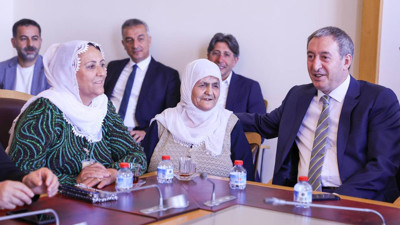 Bakırhan, Barış Anneleri ve partililerle Meclis’te buluştu
