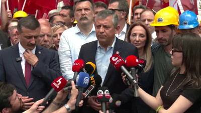 Özgür Özel madencilerin eyleminde; 'Yıldızlar Holding devletten teşvik alıyor ama madencinin parasını ödemiyor'