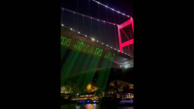 Rahmi Koç'un yalısının karşısındaki köprüye 'Jin Jiyan Azadî' yansıtıldı