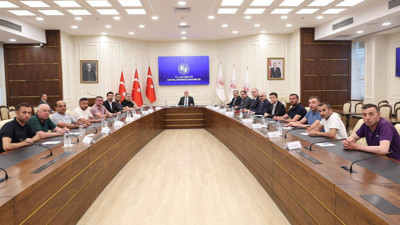 Bakan Işıkhan, Türkiye Maden İşçileri Sendikası heyeti ve Doruk Madencilik işçileriyle görüştü