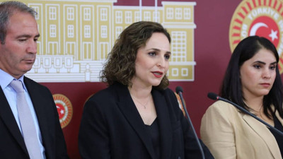 DEM Parti’den Bakan Gürlek’e ‘çıplak arama’ önergesi: Murat Yalçın iddiaları Meclis gündeminde