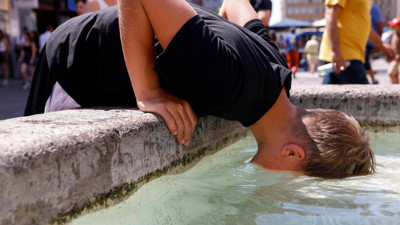 Almanya kavruluyor: 41 derece uyarısı, etkinlikler peş peşe iptal edildi