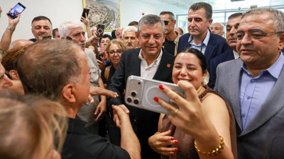 Özgür Özel Diyarbakır'da: Yoğun ilgiyle karşılandı