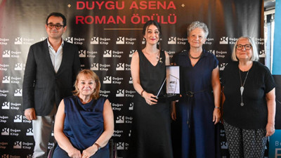 Duygu Asena Roman Ödülü Nazlı Doğan Özsöz'ün oldu