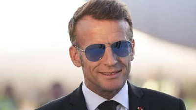 Macron'un neden gözlük taktığı ortaya çıktı