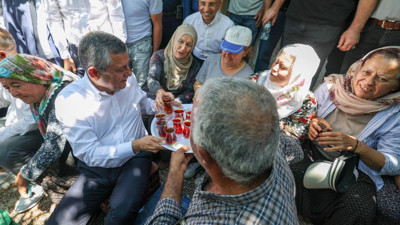 Özgür Özel Niğde'de kiraz üreticileriyle buluştu: 'Oyunu bozacağız'