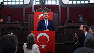 Özgür Özel YENİ Parti'nin genel başkanı seçildi, PM belirlendi