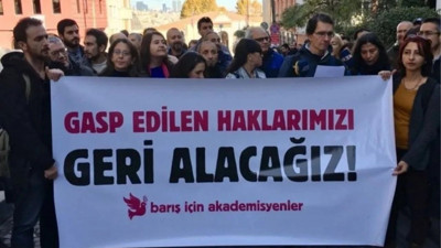 İki Barış Akademisyeni görevine iade edildi