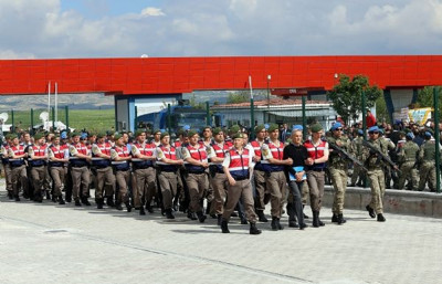 Cezaevi bahçesinde idam ipi fırlatıldı - Resim : 1