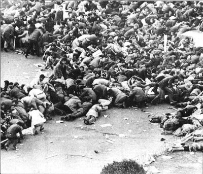 Mayıs 1977'de annemin oyununa geldim!.. - Resim : 1