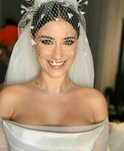 Hazal Kaya düğün gecesinden fotoğraflar paylaştı - Resim : 2