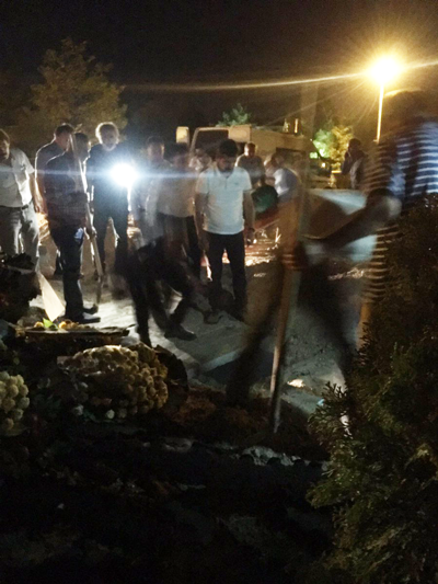 Tuğluk'un annesinin cenazesine ırkçı saldırı: Cenaze mezardan çıkarıldı - Resim : 1