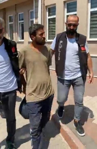 Eşini öldürüp, sosyal medyadan 'gururlu hissediyor' paylaşımı yapan katil yakalandı - Resim : 3