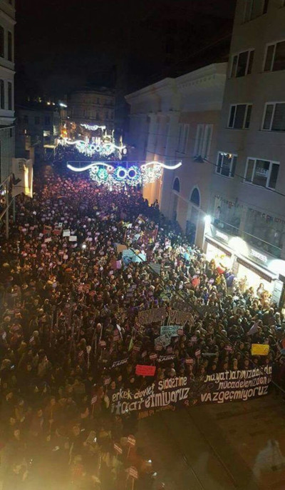 Susmuyoruz, korkmuyoruz, itaat etmiyoruz - Resim : 1