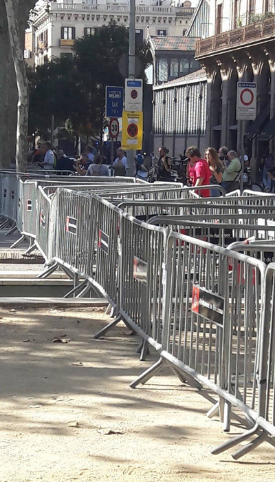 Katalan Parlamentosu polis ablukasında - Resim : 1