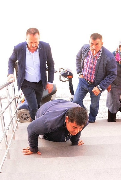 Yaşlı ve engellilerin zor seçimi - Resim: 2